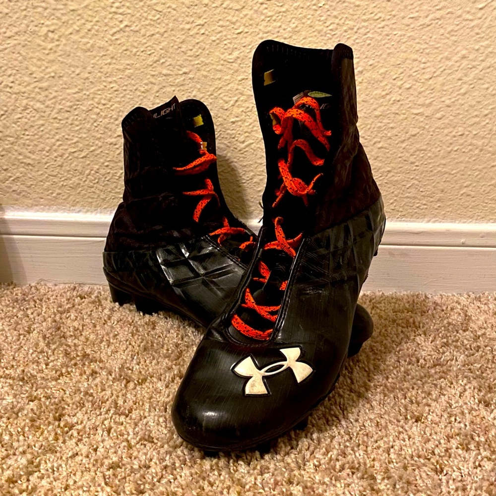 Under Armour Highlight Cleats, Size 9